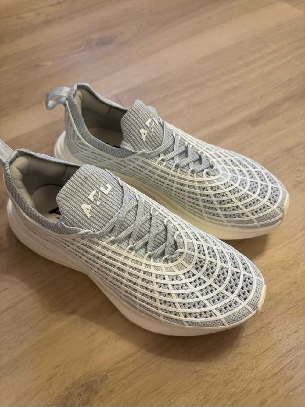 APL Techloom Zipline in Light Gray and White